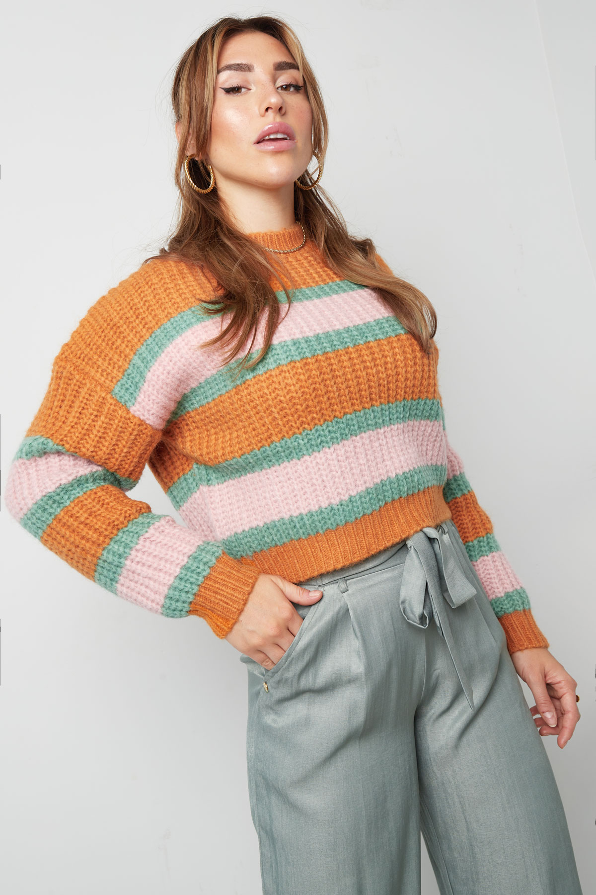 Gestrickter dreifarbiger Pullover mit Streifen – Orange-Rosa h5 Bild10